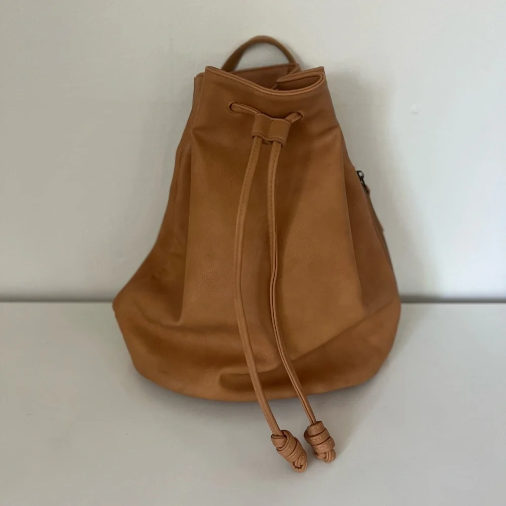 Universal Thread Utility Backpack - Picture 1 of 3